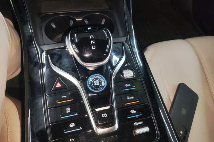 Used BYD Qin PLUS 2024 HONOR Edition DM-i 55KM Leading Model Gear Lever