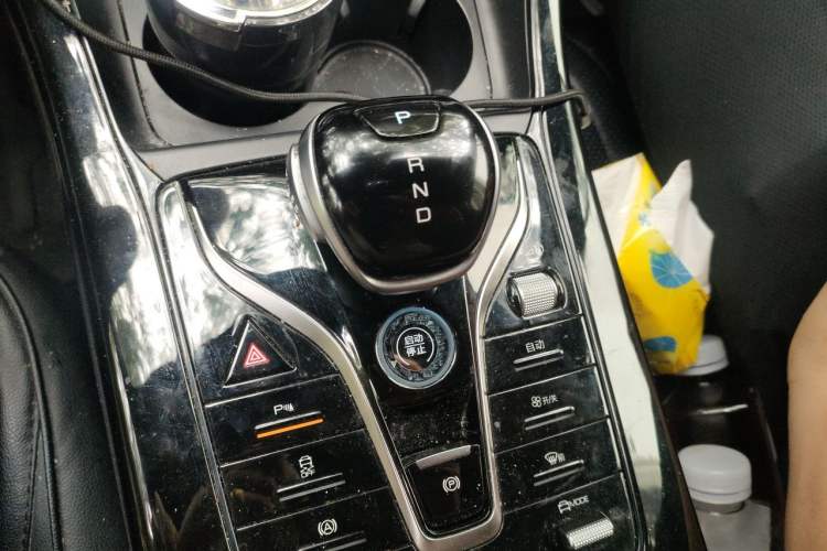 Used BYD Qin PLUS 2024 HONOR Edition DM-i 55KM Leading Model Gear Lever