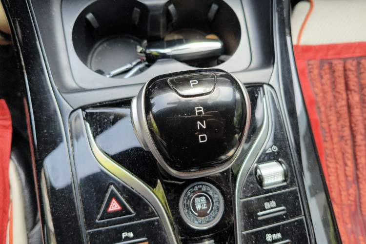 Used BYD Qin PLUS 2024 HONOR Edition DM-i 55KM Leading Model Gear Lever