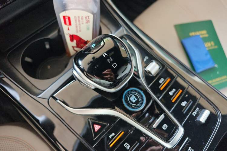 Used BYD Qin PLUS 2024 HONOR Edition DM-i 55KM Leading Model Gear Lever