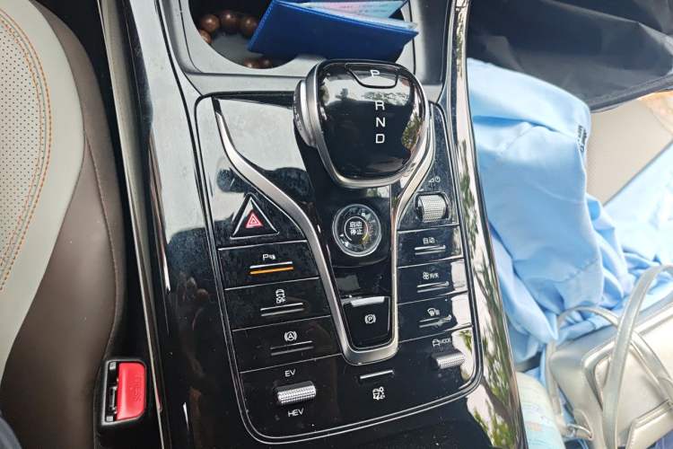 Used BYD Qin PLUS 2024 HONOR Edition DM-i 55KM Leading Model Gear Lever