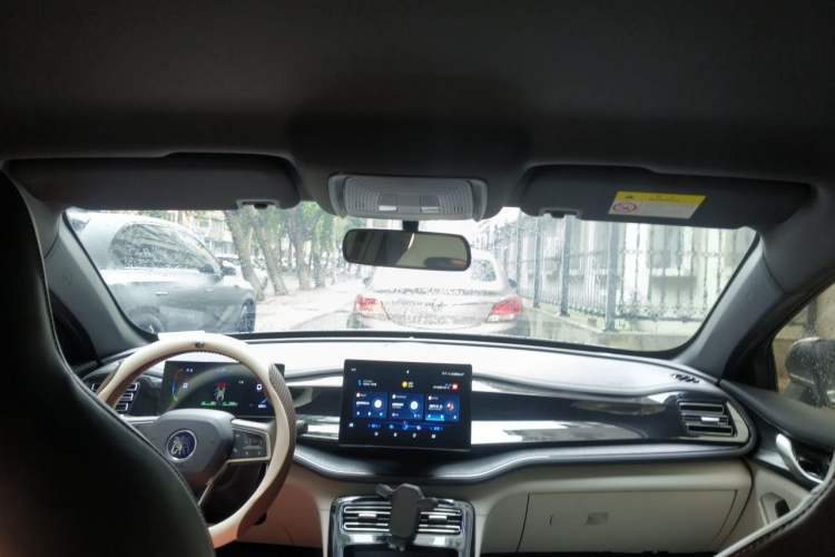 Used BYD Qin PLUS 2024 HONOR Edition DM-i 55KM Leading Model Headliner