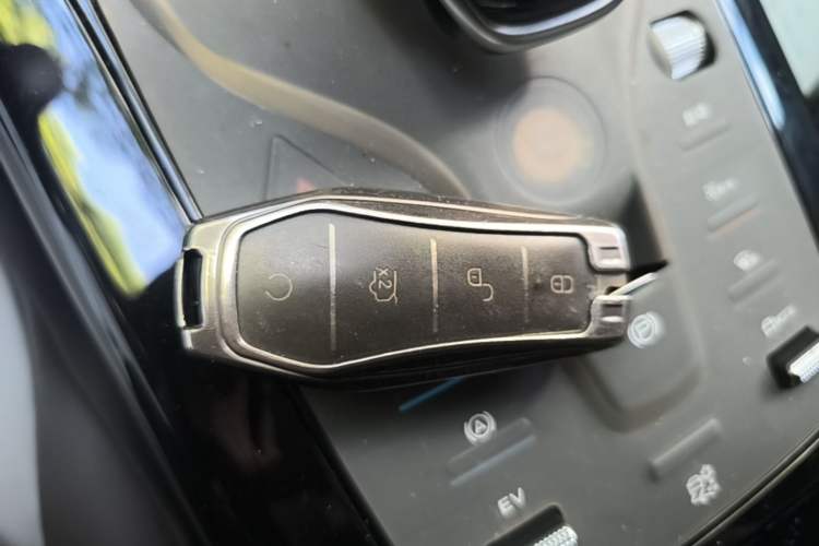 Used BYD Qin PLUS 2024 HONOR Edition DM-i 55KM Leading Model Interior 1