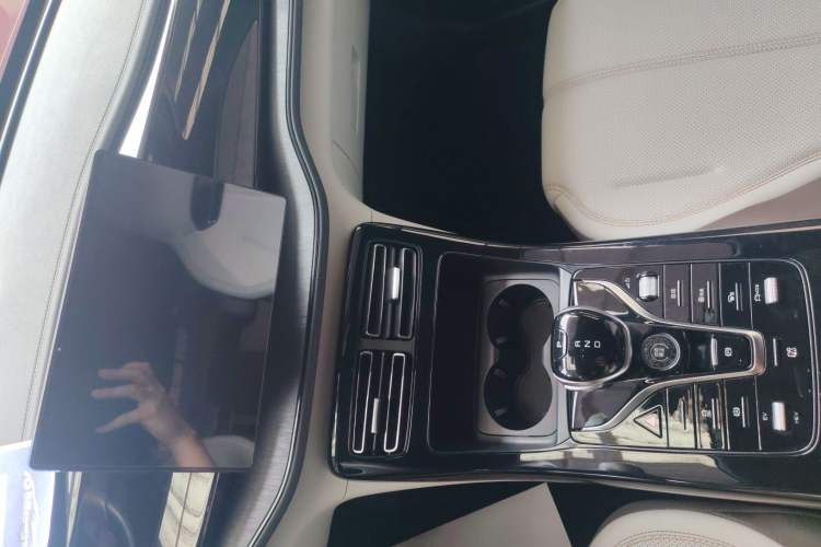 Used BYD Qin PLUS 2024 HONOR Edition DM-i 55KM Leading Model Interior 3