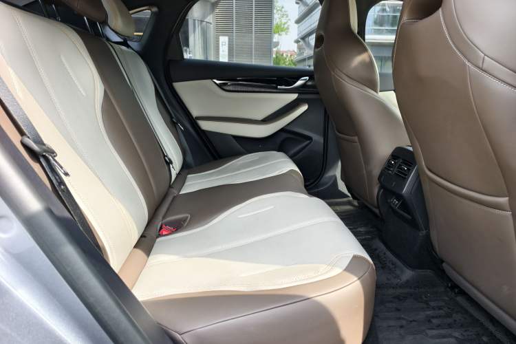 Used BYD Qin PLUS 2024 HONOR Edition DM-i 55KM Leading Model Interior 6