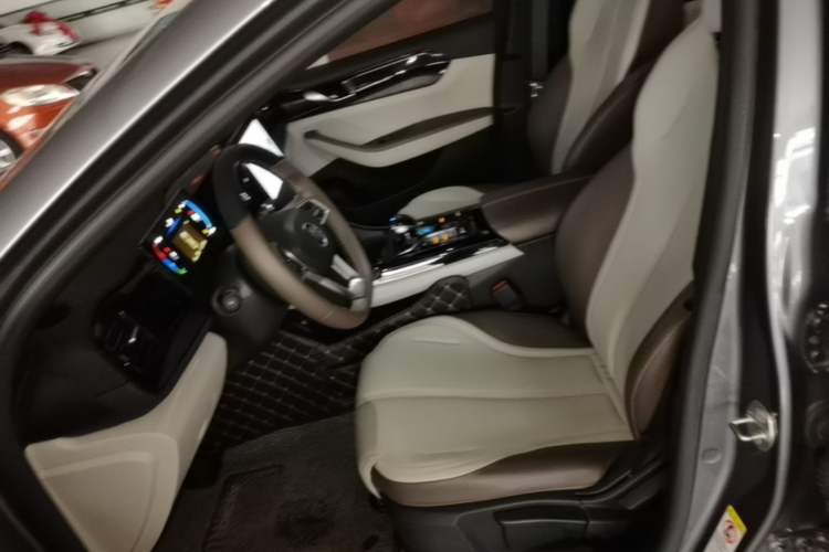 Used BYD Qin PLUS 2024 HONOR Edition DM-i 55KM Leading Model Left Front Seat