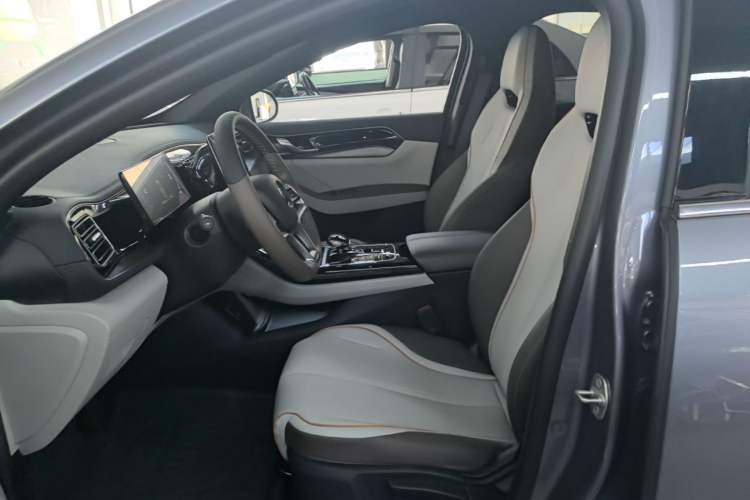 Used BYD Qin PLUS 2024 Honor Edition EV 510KM Leading Model Left Front Seat