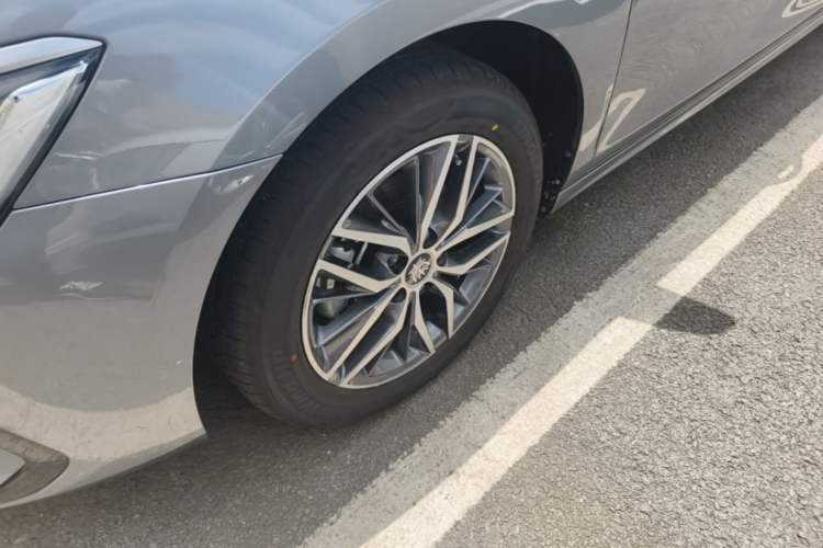 Used BYD Qin PLUS 2024 Honor Edition EV 510KM Leading Model Left Front Wheel Hub