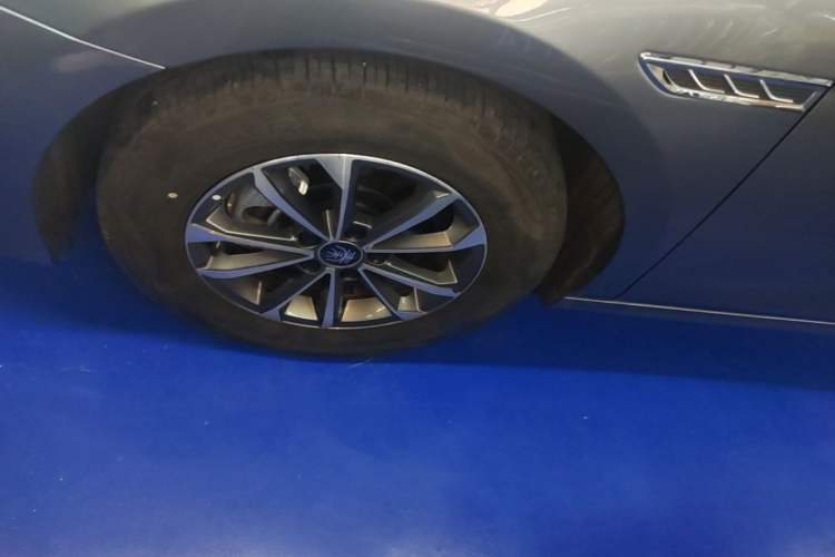 Used BYD Qin PLUS 2024 HONOR Edition DM-i 55KM Leading Model Left Front Wheel Hub