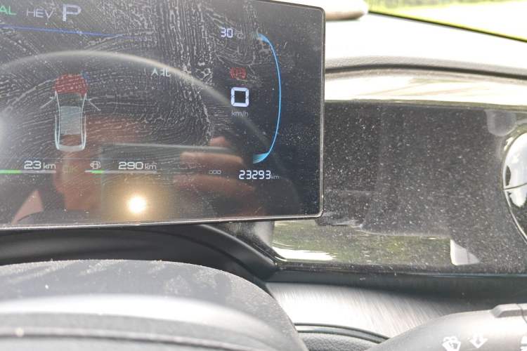 Used BYD Qin PLUS 2024 HONOR Edition DM-i 55KM Leading Model Odometer Close Up