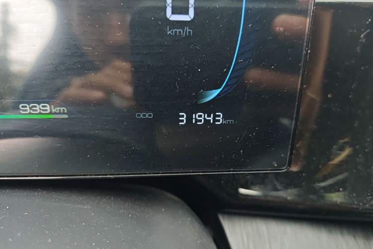 Used BYD Qin PLUS 2024 HONOR Edition DM-i 55KM Leading Model Odometer Close Up