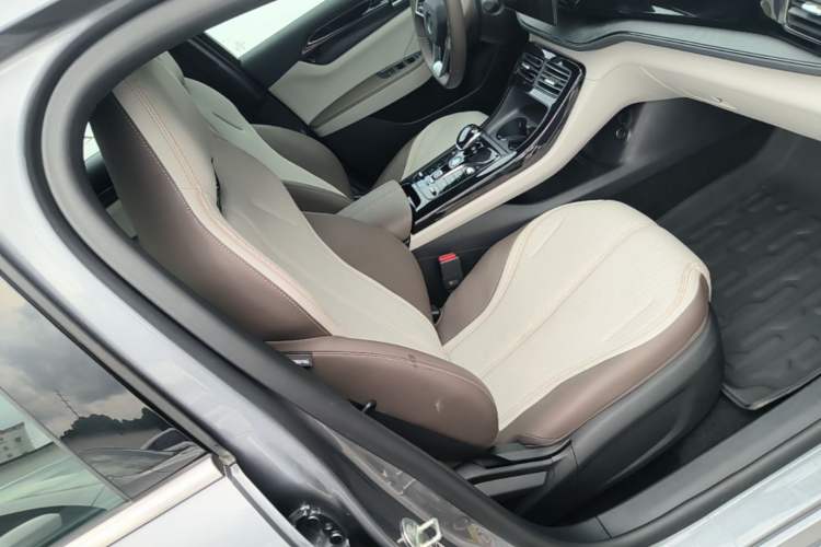 Used BYD Qin PLUS 2024 HONOR Edition DM-i 55KM Leading Model Right Front Seat