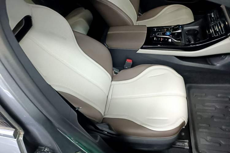 Used BYD Qin PLUS 2024 HONOR Edition DM-i 55KM Leading Model Right Front Seat