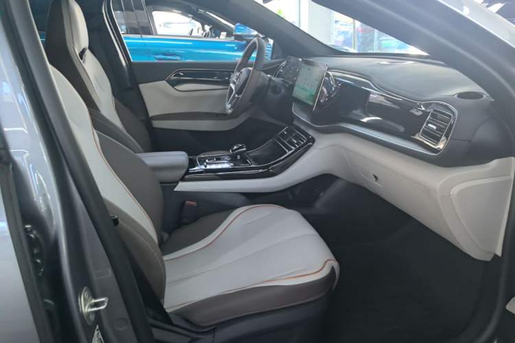 Used BYD Qin PLUS 2024 Honor Edition EV 510KM Leading Model Right Front Seat