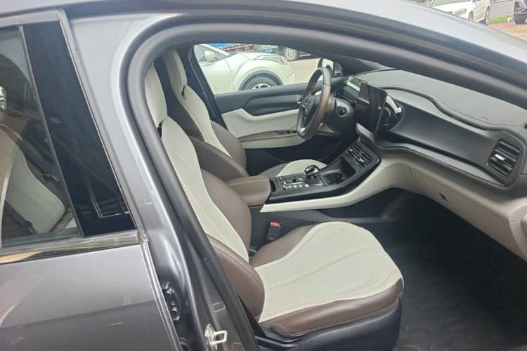 Used BYD Qin PLUS 2024 HONOR Edition DM-i 55KM Leading Model Right Front Seat