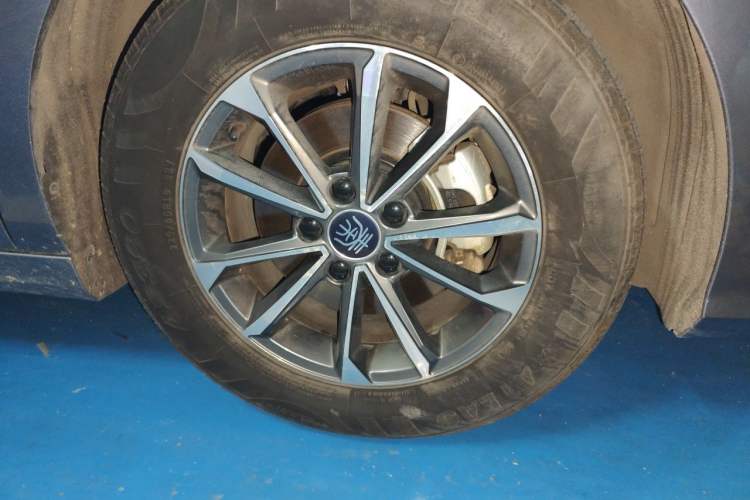 Used BYD Qin PLUS 2024 HONOR Edition DM-i 55KM Leading Model Right Front Wheel Hub