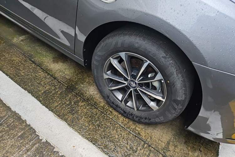 Used BYD Qin PLUS 2024 HONOR Edition DM-i 55KM Leading Model Right Front Wheel Hub