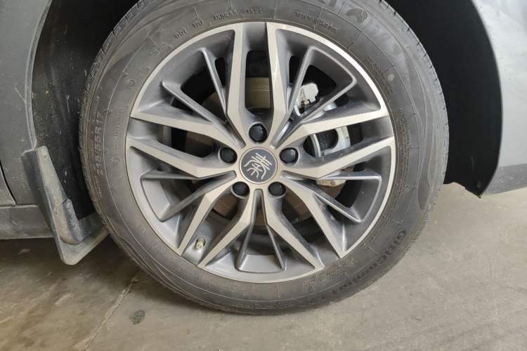 Used BYD Qin PLUS 2024 Honor Edition EV 420KM Leading Model Right Front Wheel Hub