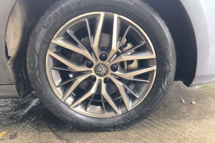 Used BYD Qin PLUS 2024 Honor Edition EV 510KM Leading Model Right Front Wheel Hub