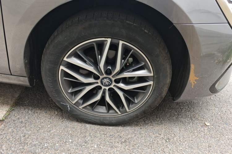 Used BYD Qin PLUS 2024 Honor Edition EV 420KM Leading Model Right Front Wheel Hub