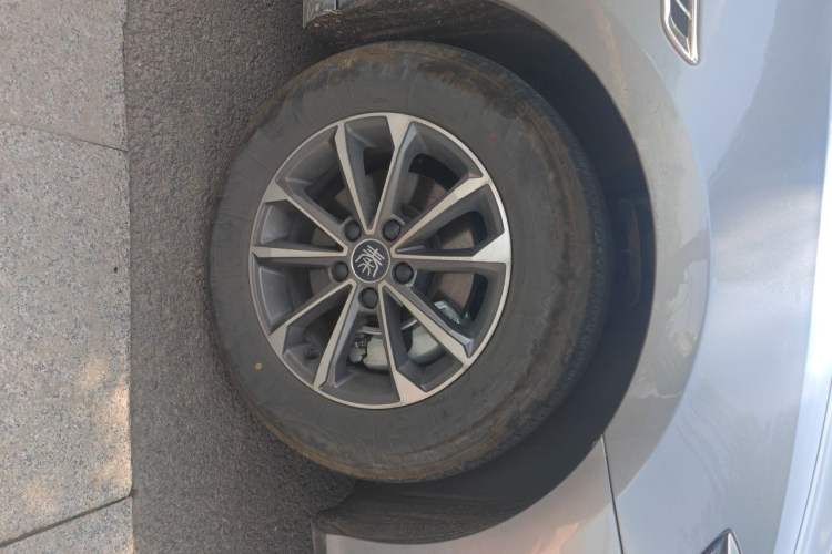 Used BYD Qin PLUS 2024 HONOR Edition DM-i 55KM Leading Model Right Front Wheel Hub