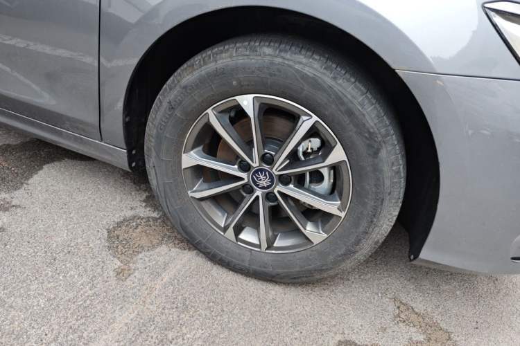 Used BYD Qin PLUS 2024 HONOR Edition DM-i 55KM Leading Model Right Front Wheel Hub
