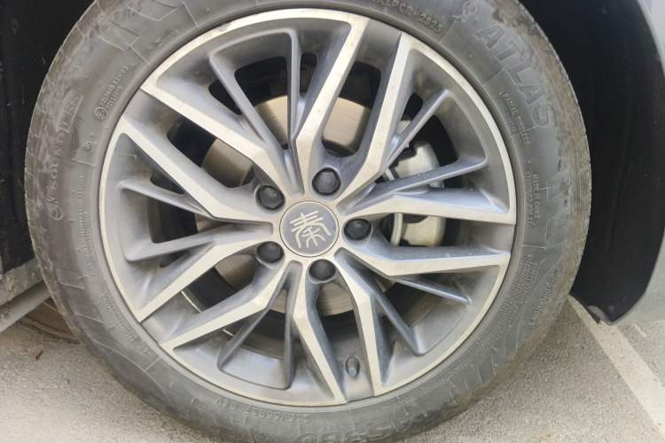 Used BYD Qin PLUS 2024 Honor Edition EV 420KM Leading Model Right Front Wheel Hub