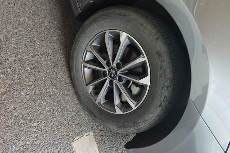 Used BYD Qin PLUS 2024 HONOR Edition DM-i 55KM Leading Model Right Front Wheel Hub