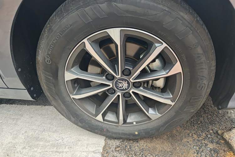 Used BYD Qin PLUS 2024 HONOR Edition DM-i 55KM Leading Model Right Front Wheel Hub