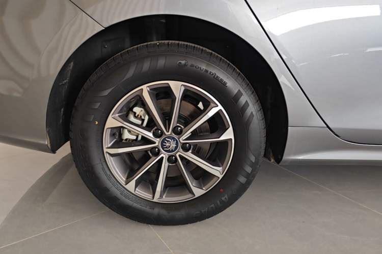 Used BYD Qin PLUS 2024 HONOR Edition DM-i 55KM Leading Model Right Rear Wheel Hub