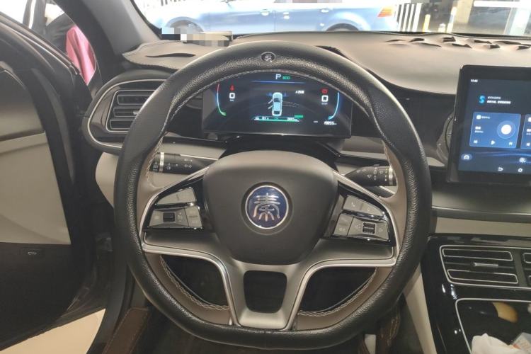 Used BYD Qin PLUS 2024 Honor Edition EV 420KM Leading Model Steering Wheel