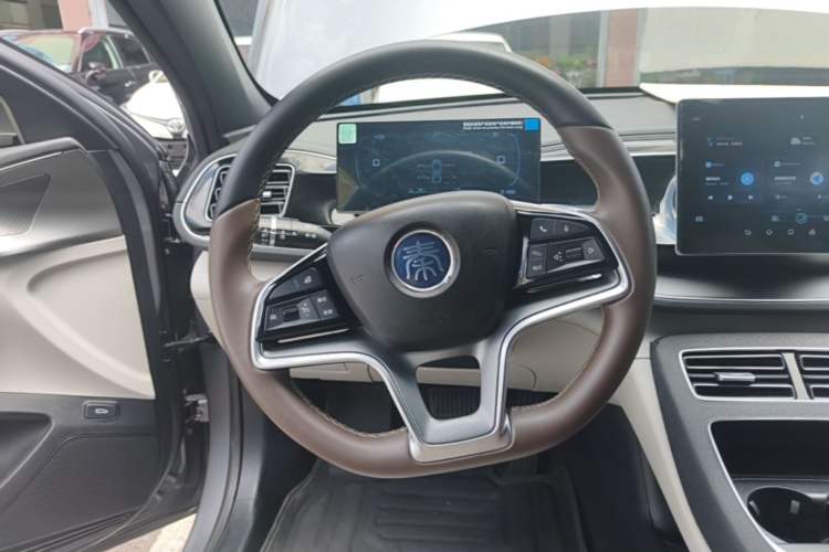 Used BYD Qin PLUS 2024 Honor Edition EV 510KM Leading Model Steering Wheel