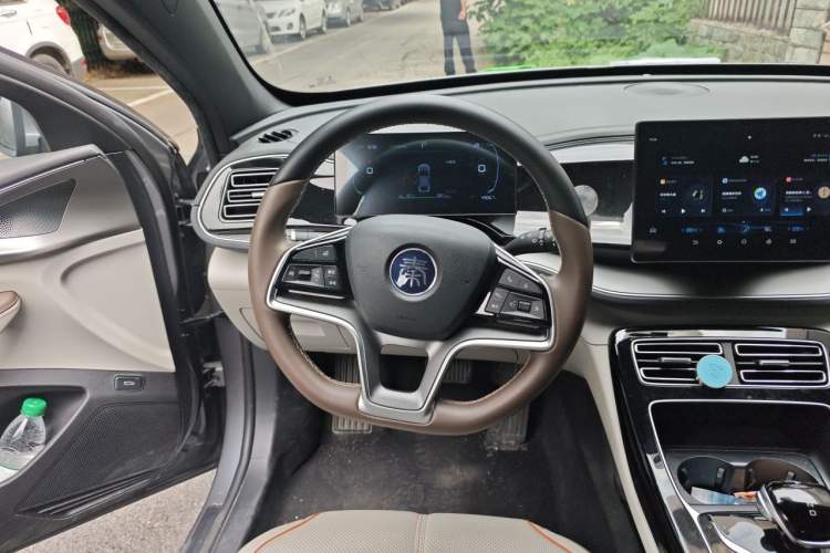 Used BYD Qin PLUS 2024 Honor Edition EV 420KM Leading Model Steering Wheel