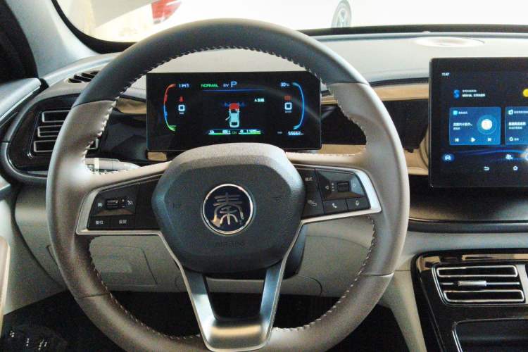 Used BYD Qin PLUS 2024 HONOR Edition DM-i 55KM Leading Model Steering Wheel