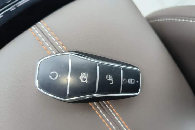 Used BYD Qin PLUS 2024 HONOR Edition DM-i 55KM Leading Model Vehicle Key