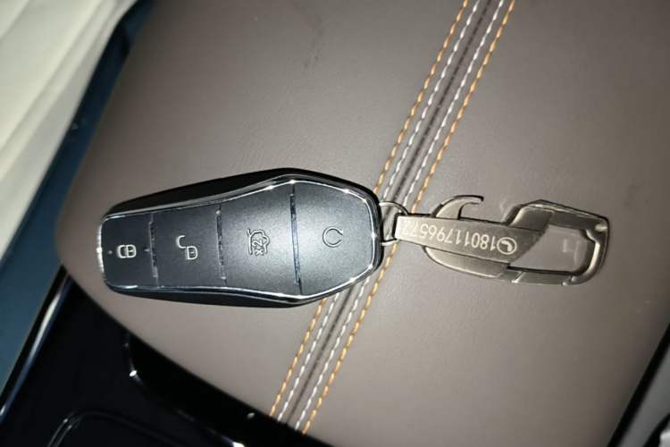 Used BYD Qin PLUS 2024 HONOR Edition DM-i 55KM Leading Model Vehicle Key
