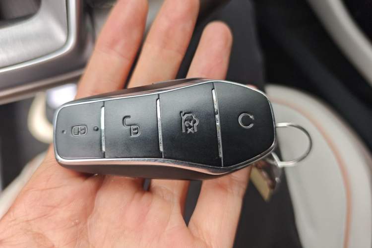 Used BYD Qin PLUS 2024 Honor Edition EV 420KM Leading Model Vehicle Key