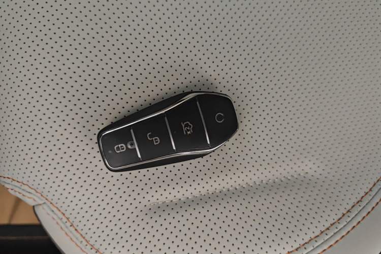 Used BYD Qin PLUS 2024 HONOR Edition DM-i 55KM Leading Model Vehicle Key