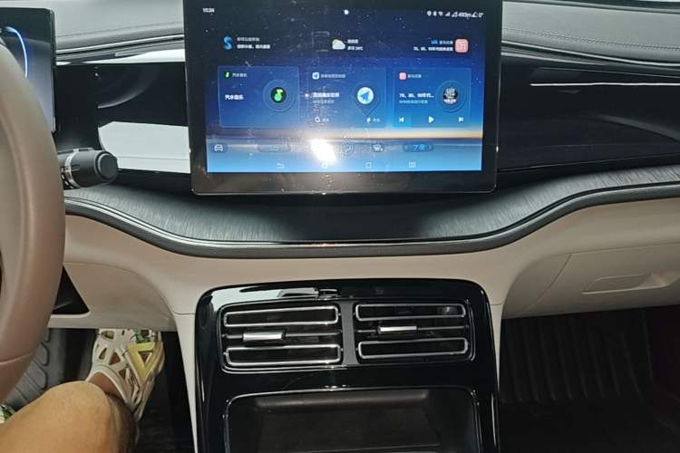 Used BYD Qin PLUS 2024 HONOR Edition DM-i 55KM Leading Model Audio And AC Panel