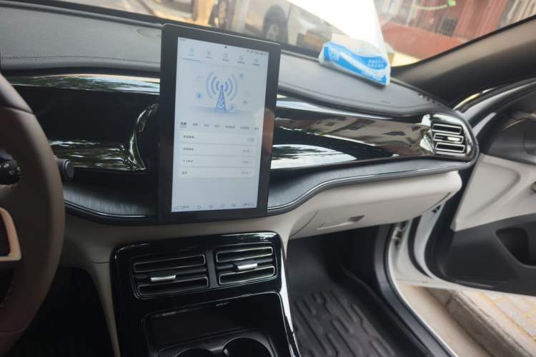 Used BYD Qin PLUS 2024 HONOR Edition DM-i 55KM Leading Model Audio And AC Panel