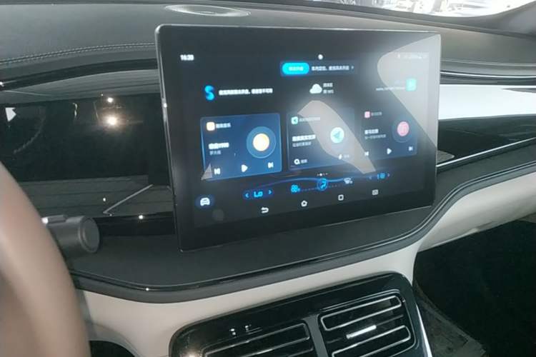 Used BYD Qin PLUS 2024 HONOR Edition DM-i 55KM Leading Model Audio And AC Panel