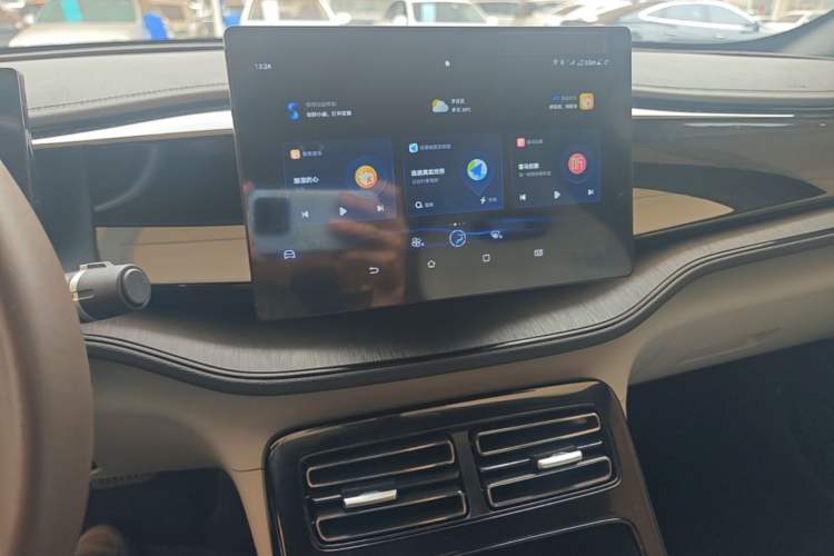 Used BYD Qin PLUS 2024 HONOR Edition DM-i 55KM Leading Model Audio And AC Panel