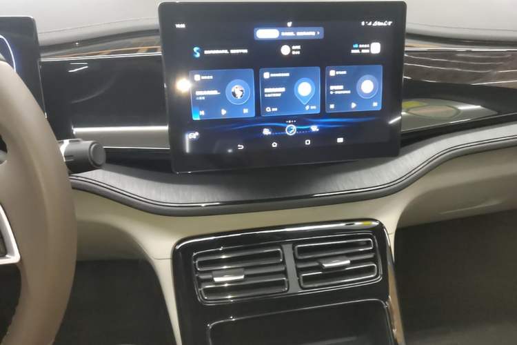 Used BYD Qin PLUS 2024 HONOR Edition DM-i 55KM Leading Model Audio And AC Panel