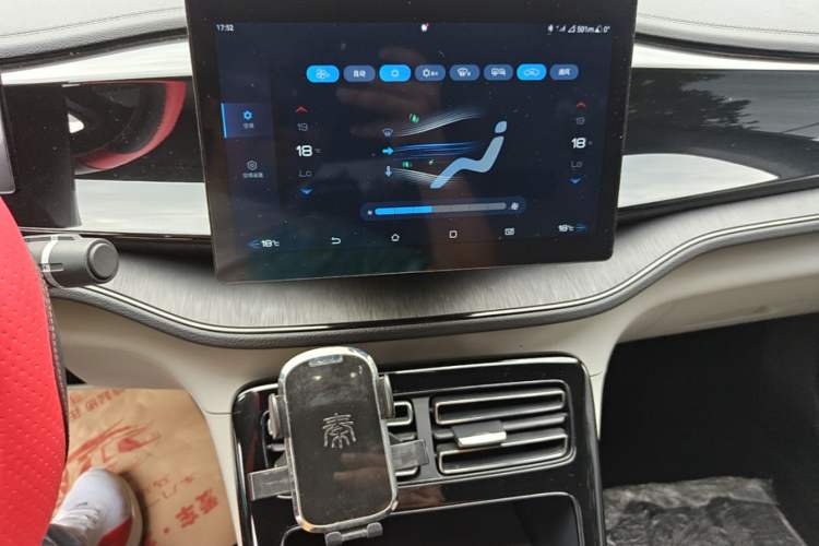 Used BYD Qin PLUS 2024 HONOR Edition DM-i 55KM Beyond Model Audio And AC Panel