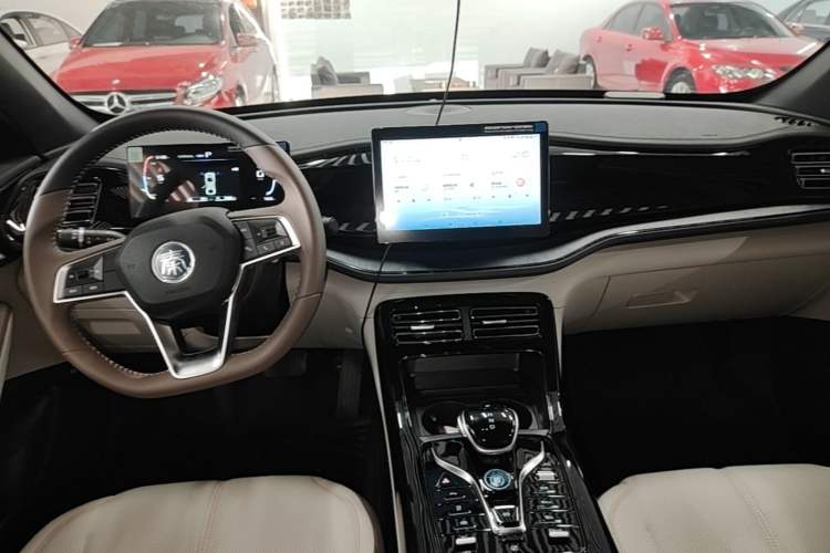 Used BYD Qin PLUS 2024 HONOR Edition DM-i 55KM Leading Model Audio And AC Panel