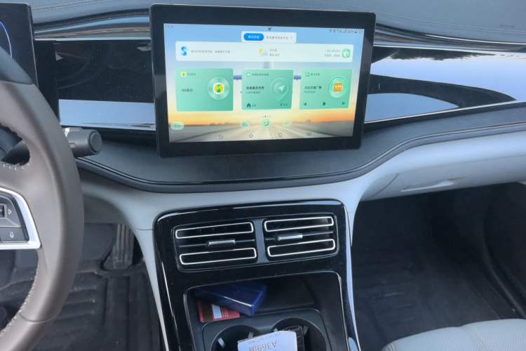 Used BYD Qin PLUS 2024 HONOR Edition DM-i 55KM Leading Model Audio And AC Panel