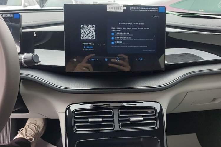 Used BYD Qin PLUS 2024 HONOR Edition DM-i 55KM Leading Model Audio And AC Panel