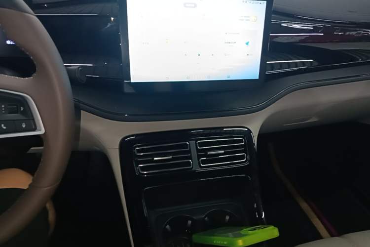 Used BYD Qin PLUS 2024 HONOR Edition DM-i 55KM Leading Model Audio And AC Panel