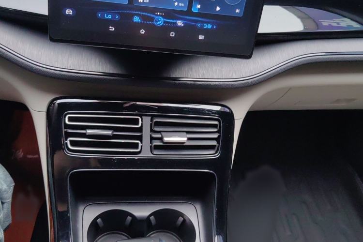 Used BYD Qin PLUS 2024 HONOR Edition DM-i 55KM Leading Model Audio And AC Panel