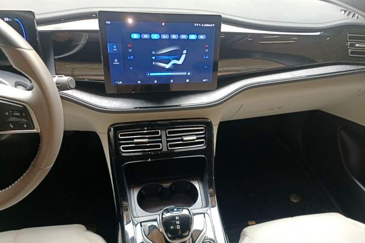 Used BYD Qin PLUS 2024 HONOR Edition DM-i 55KM Leading Model Audio And AC Panel